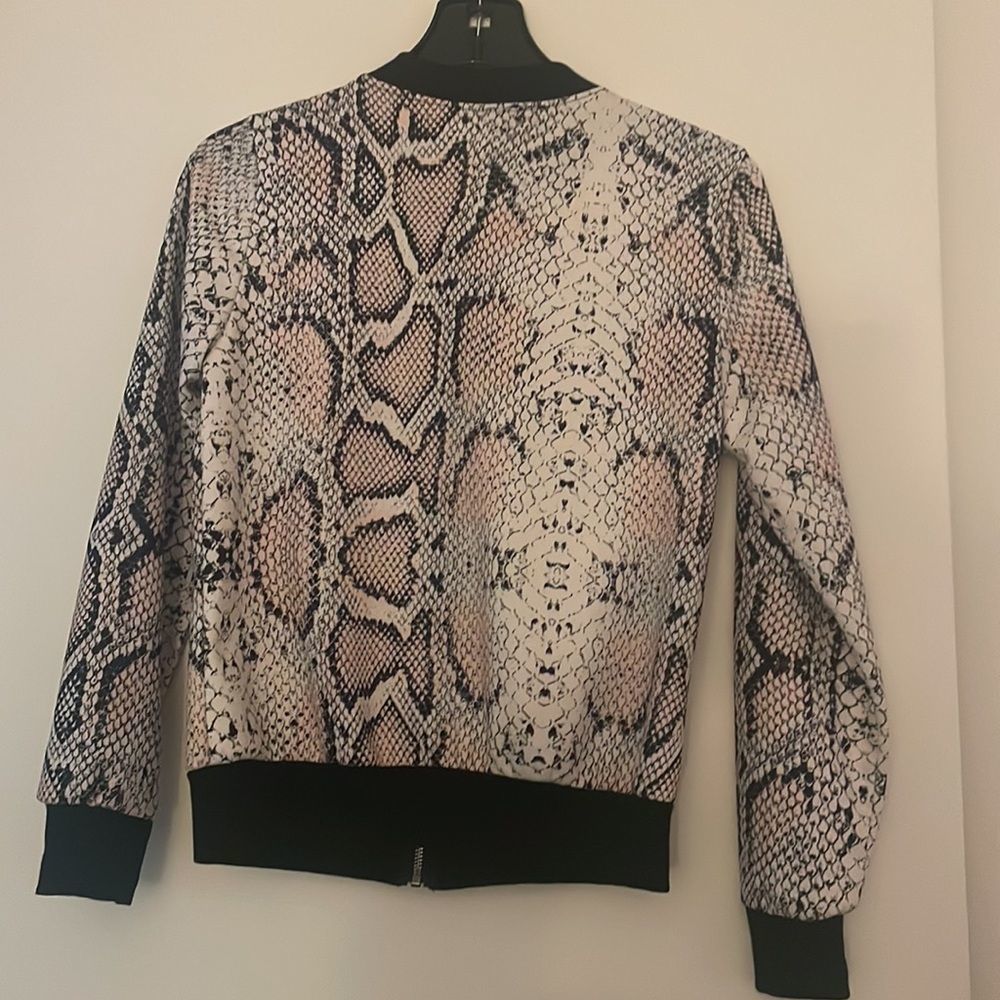 Bomber jacket - Picture 3 of 3